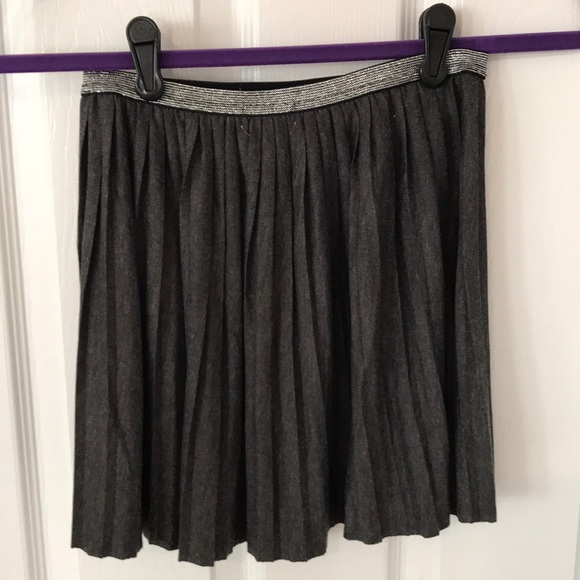 Old Navy Pleated Skirt - Picture 4 of 6